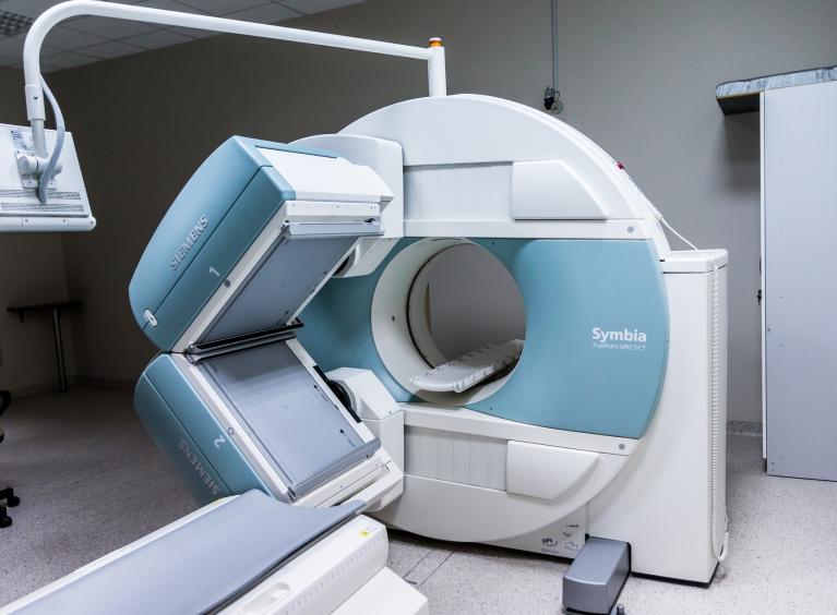 An MRI scannner. 