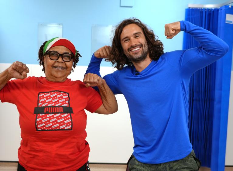 Joe Wicks exercises with a female patient
