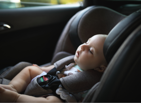 Baby sleeps in a car seat